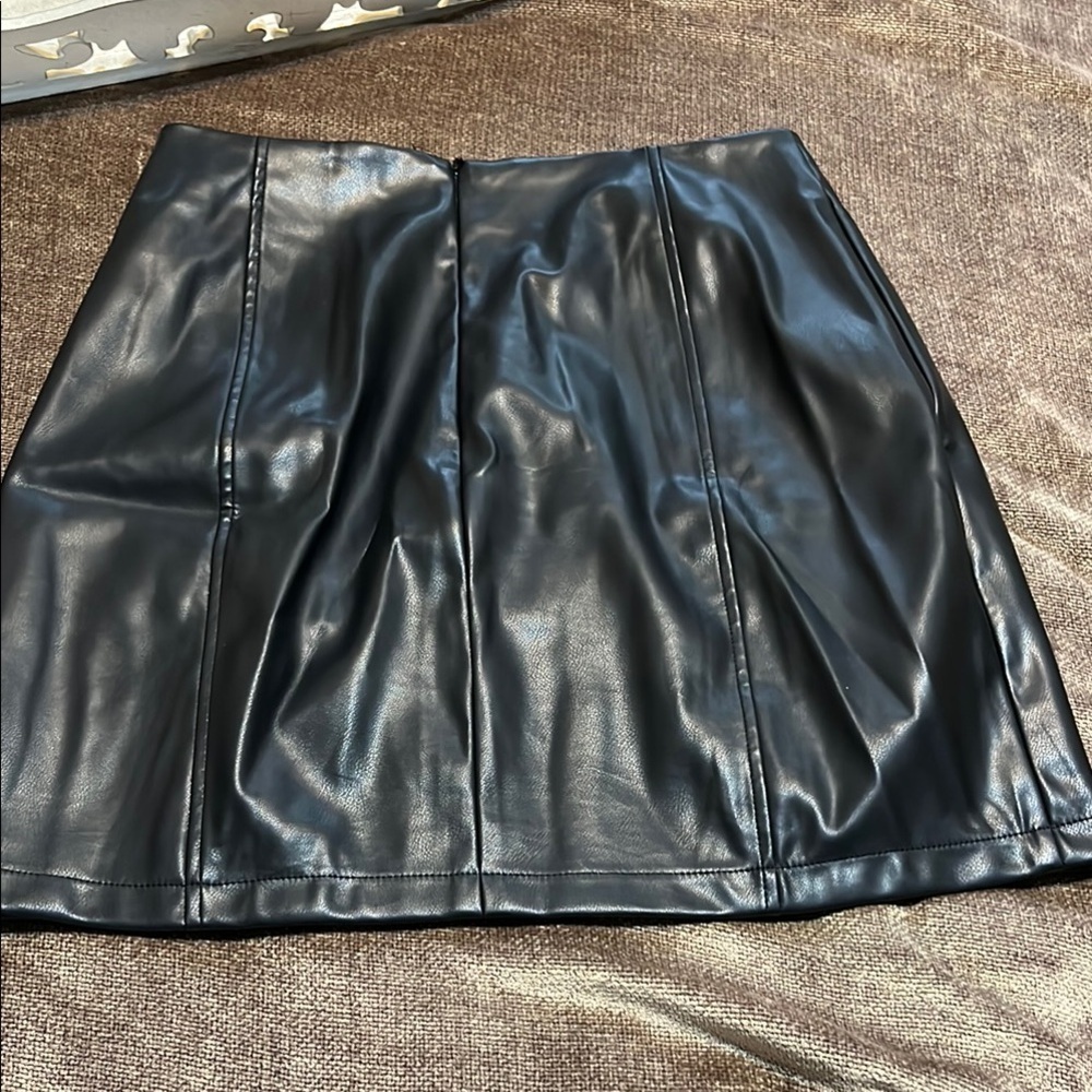 MANGOPOP Mini Faux Leather Skirt, Size Medium - Picture 4 of 5